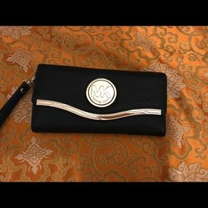 NWOT black Michael kors wallet